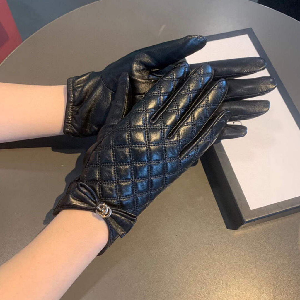 Gucci Women's Gloves GG Marmont Chevron Leather Gloves 477965