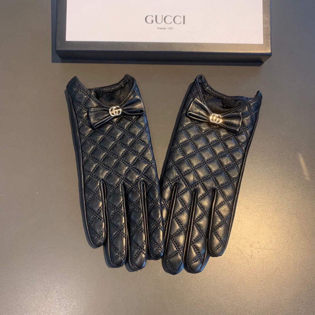 Gucci Women's Gloves GG Marmont Chevron Leather Gloves 477965