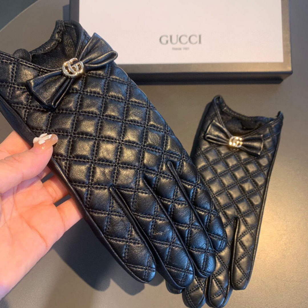 Gucci Women's Gloves GG Marmont Chevron Leather Gloves 477965
