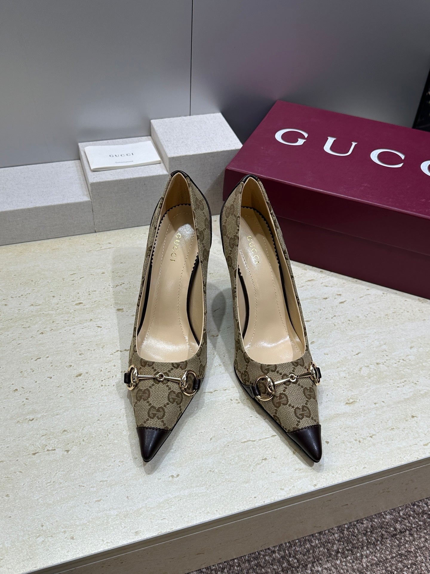 Gucci Women's Pointed-toe High Heels Shoes 9.5cm G86234 - Euro 35=US 4 - View 1