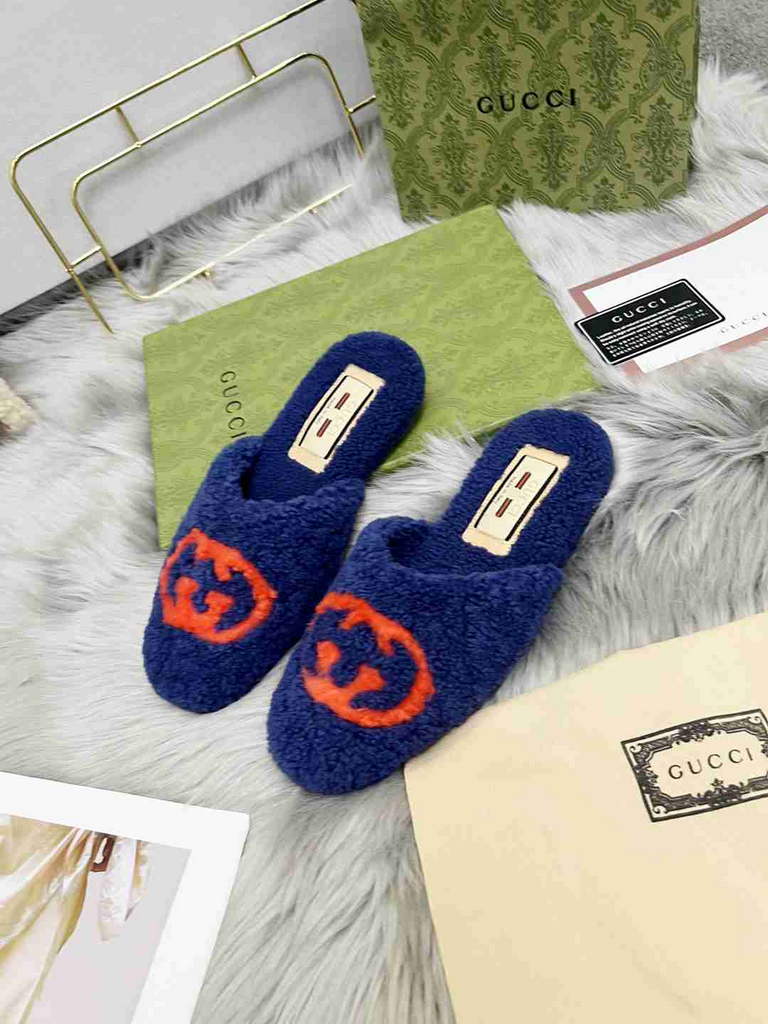 Gucci 646225 Women's slide sandal with Interlocking G G80319