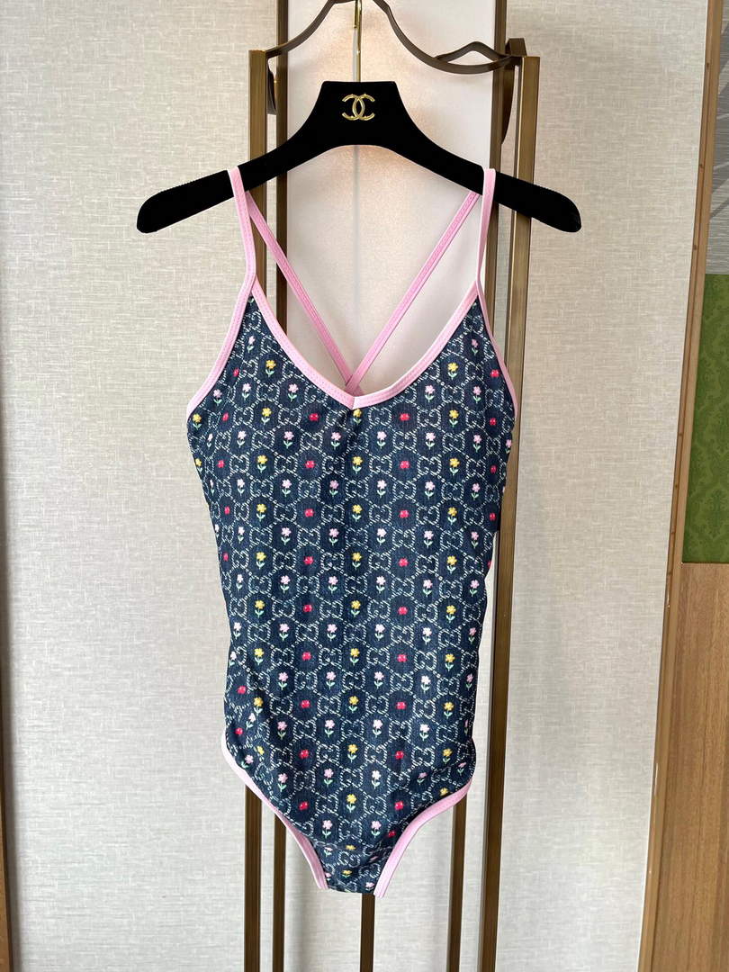 Gucci Women's swimsuit Gucci One-Piece Bikini 689001