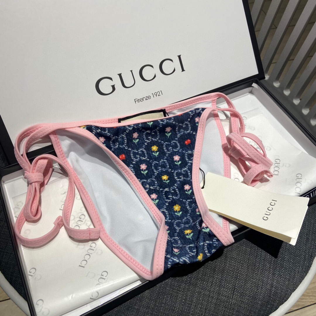 Gucci Women's swimsuit with Gucci Bikini 688996