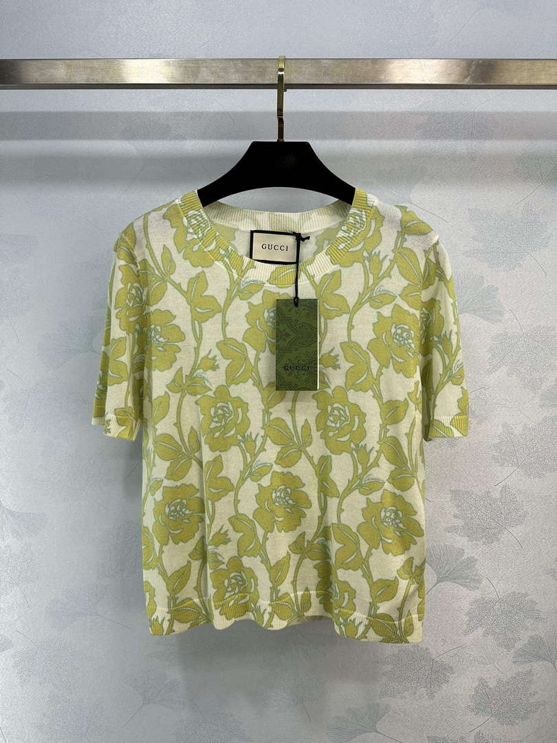 Gucci Women's T-shirt Fashion Clothing G68520