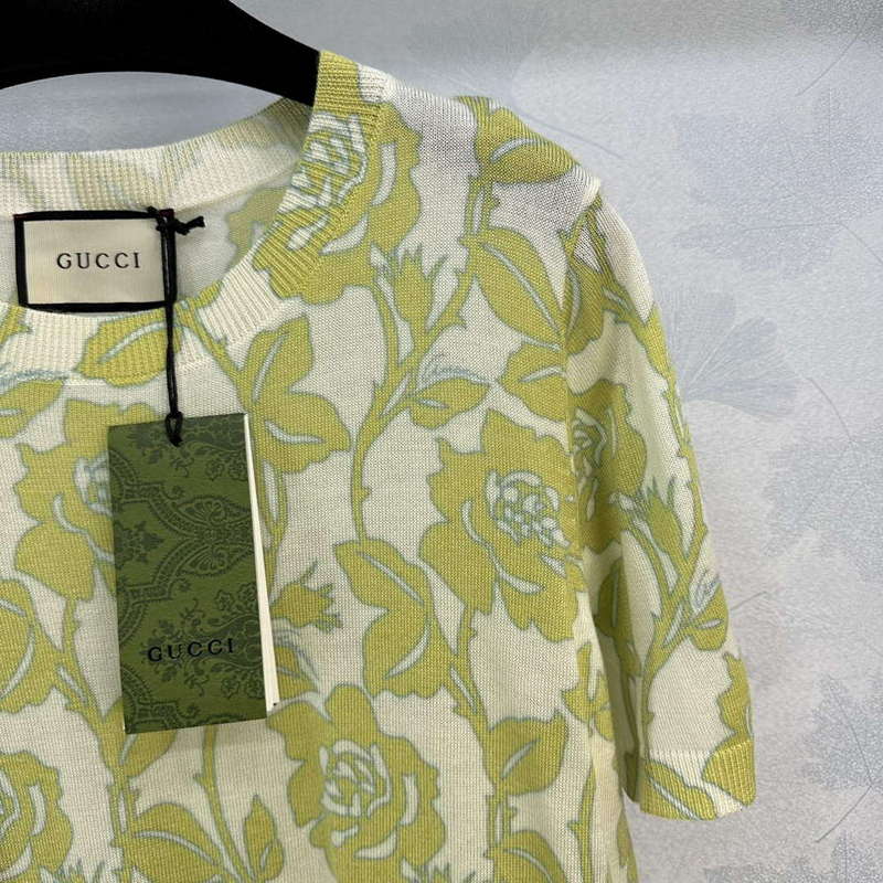 Gucci Women's T-shirt Fashion Clothing G68520