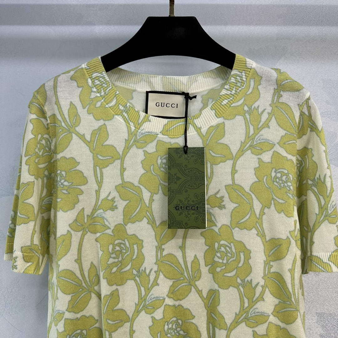 Gucci Women's T-shirt Fashion Clothing G68520