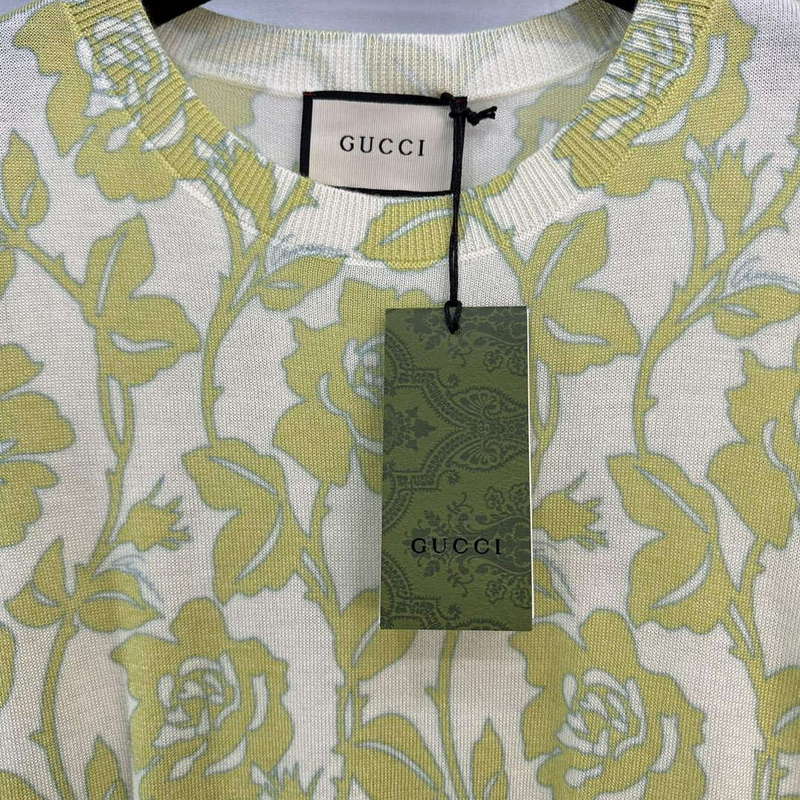 Gucci Women's T-shirt Fashion Clothing G68520