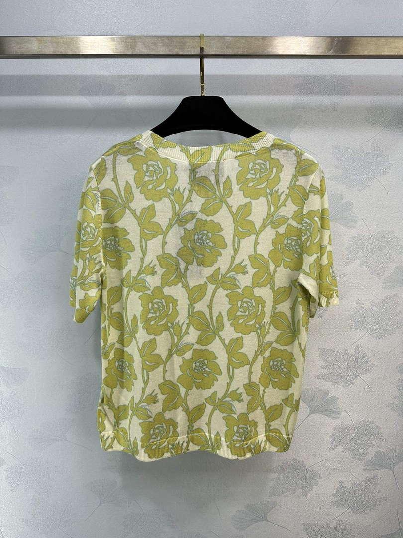 Gucci Women's T-shirt Fashion Clothing G68520