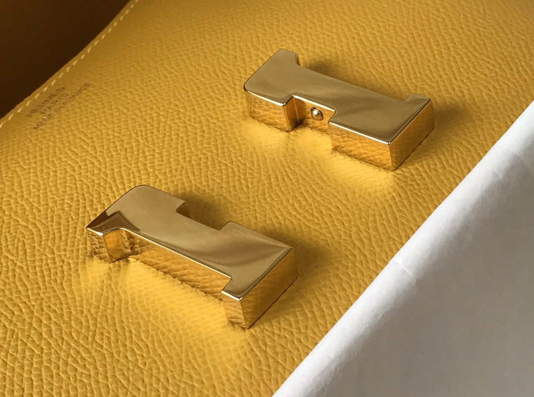 Hermes Constance Cross Body Bag Epsom Leather Gold H28413 - 18CM - View 8