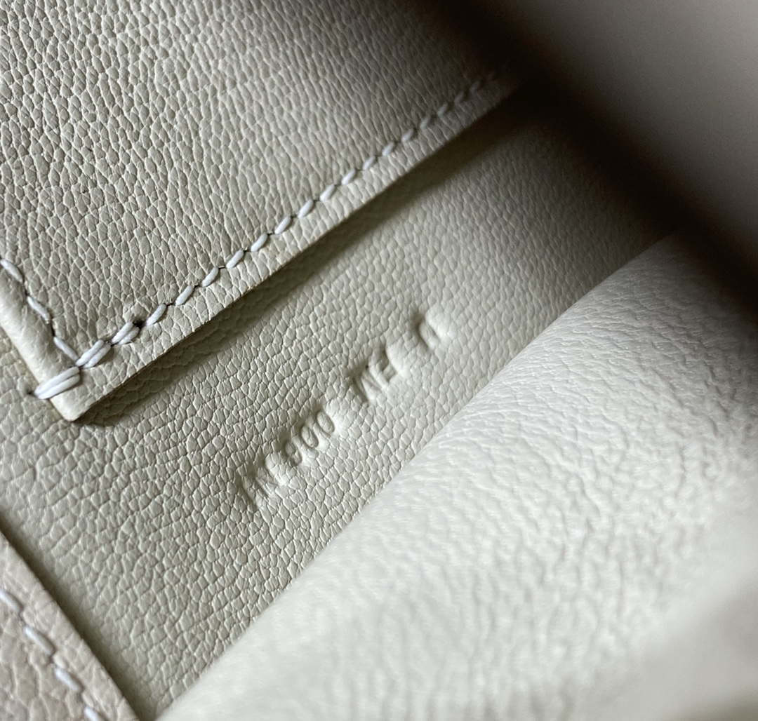 Hermes Evercolor Kelly Danse II 22cm Leather Crossbody Bag H20366 White