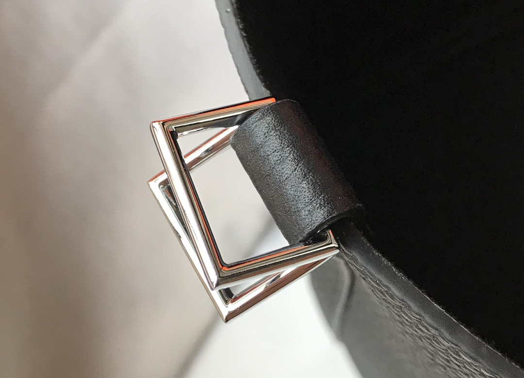 Hermes H056289 Picotin Lock 18 22 Bag H330009