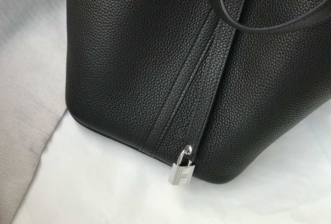 Hermes H056289 Picotin Lock 18 22 Bag H330009