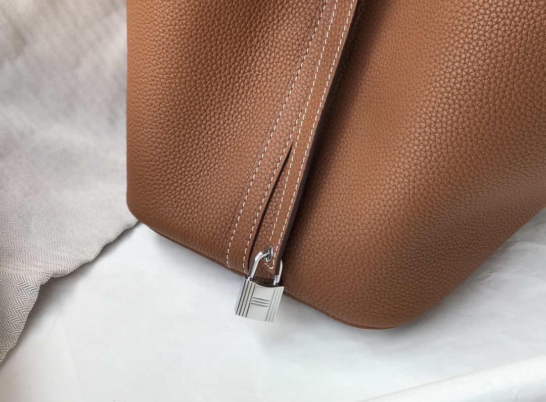 Hermes H056289 Picotin Lock 18 22 Bag H330010