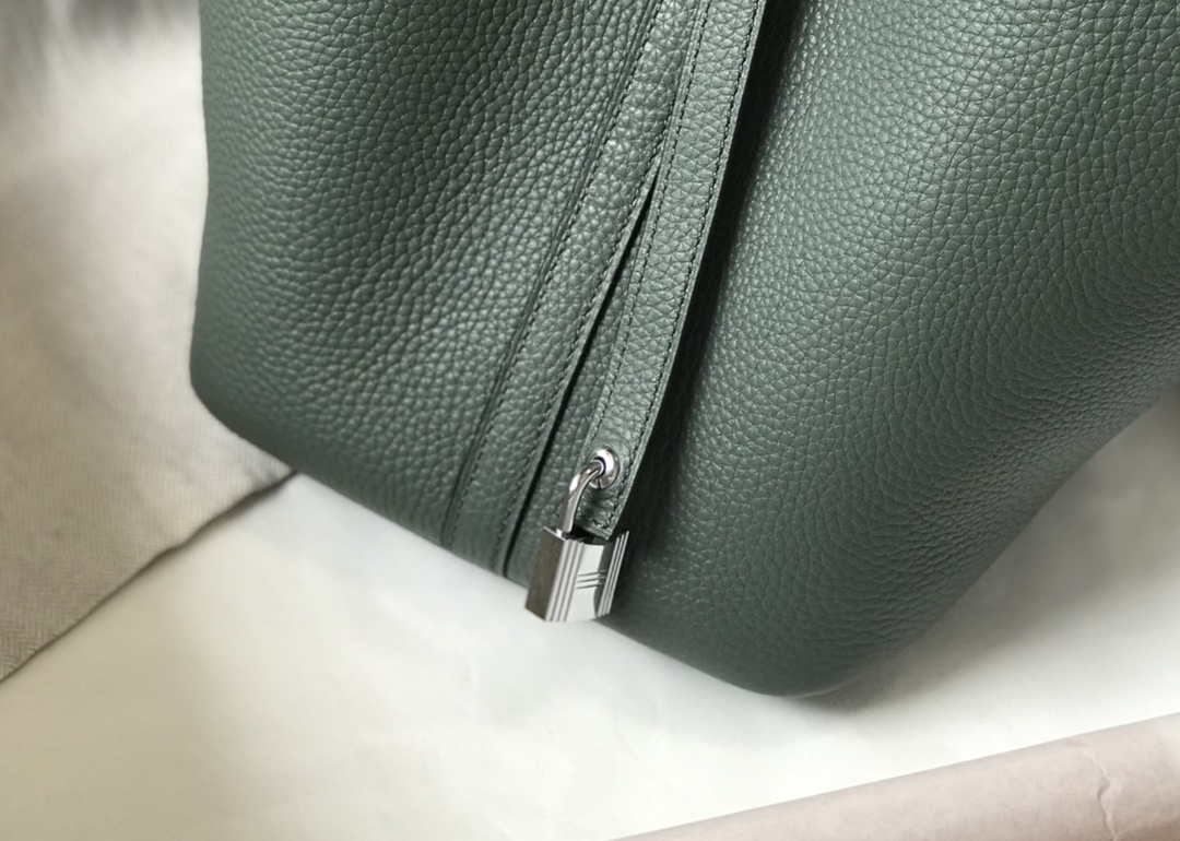 Hermes H056289 Picotin Lock 18 22 Bag H330015