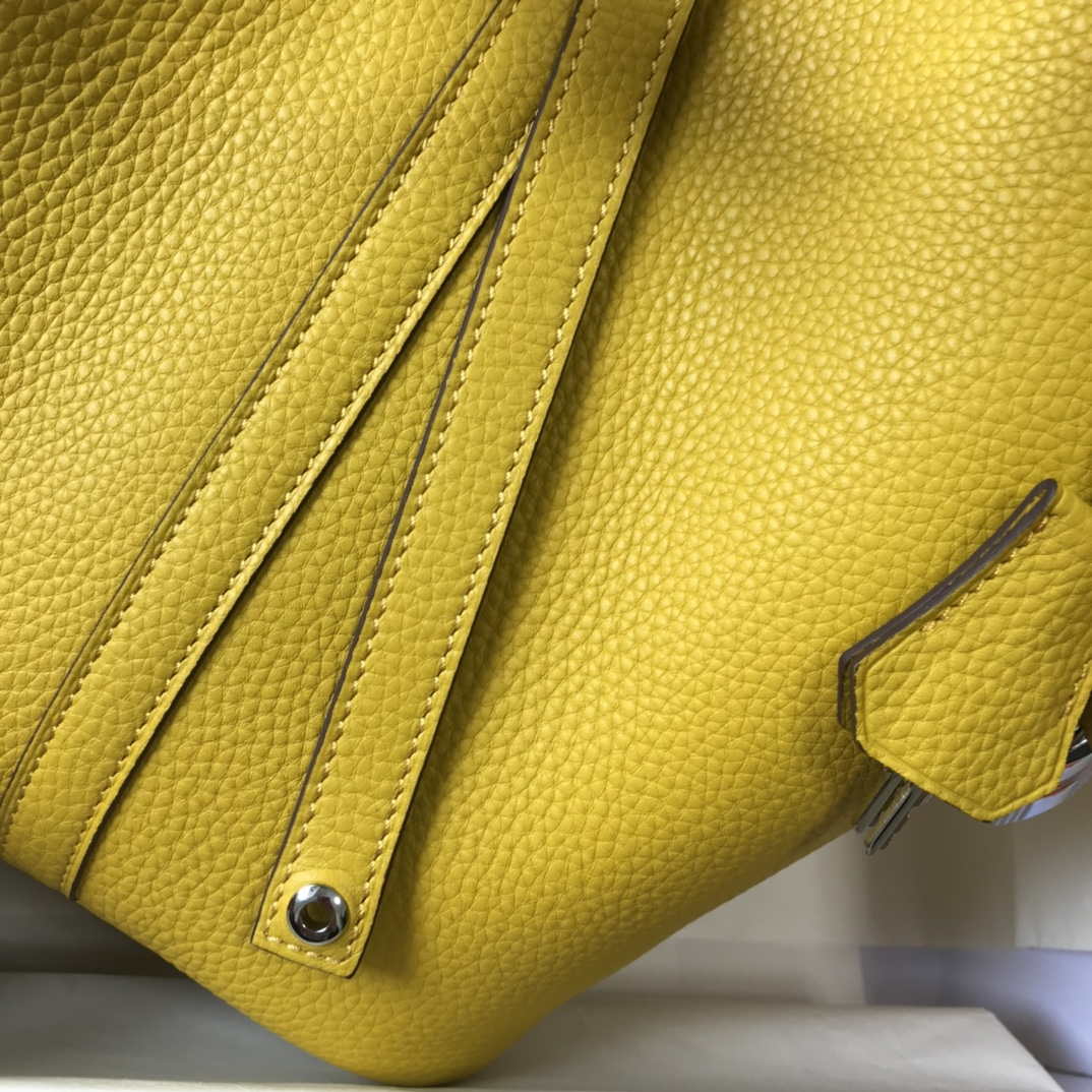 Hermes H056289 Picotin Lock 18 22 Bag H330016