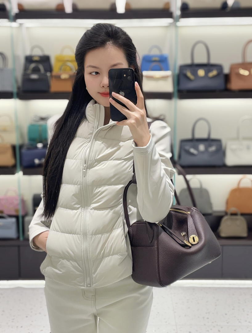 Hermes H073428 Lindy 26 Clemence TC Bag H232002