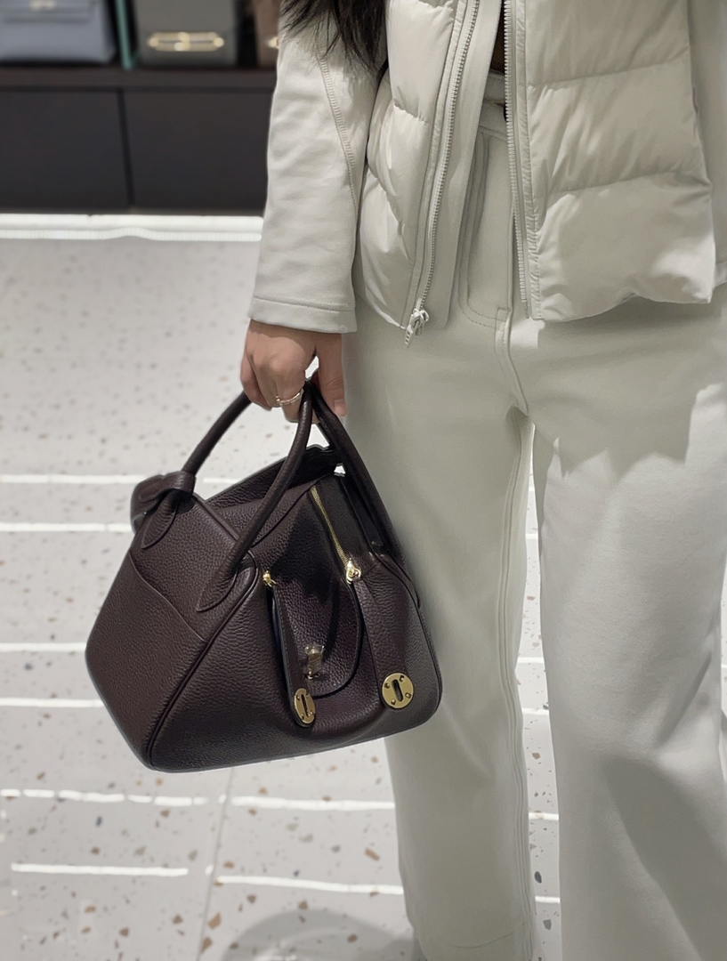 Hermes H073428 Lindy 26 Clemence TC Bag H232002