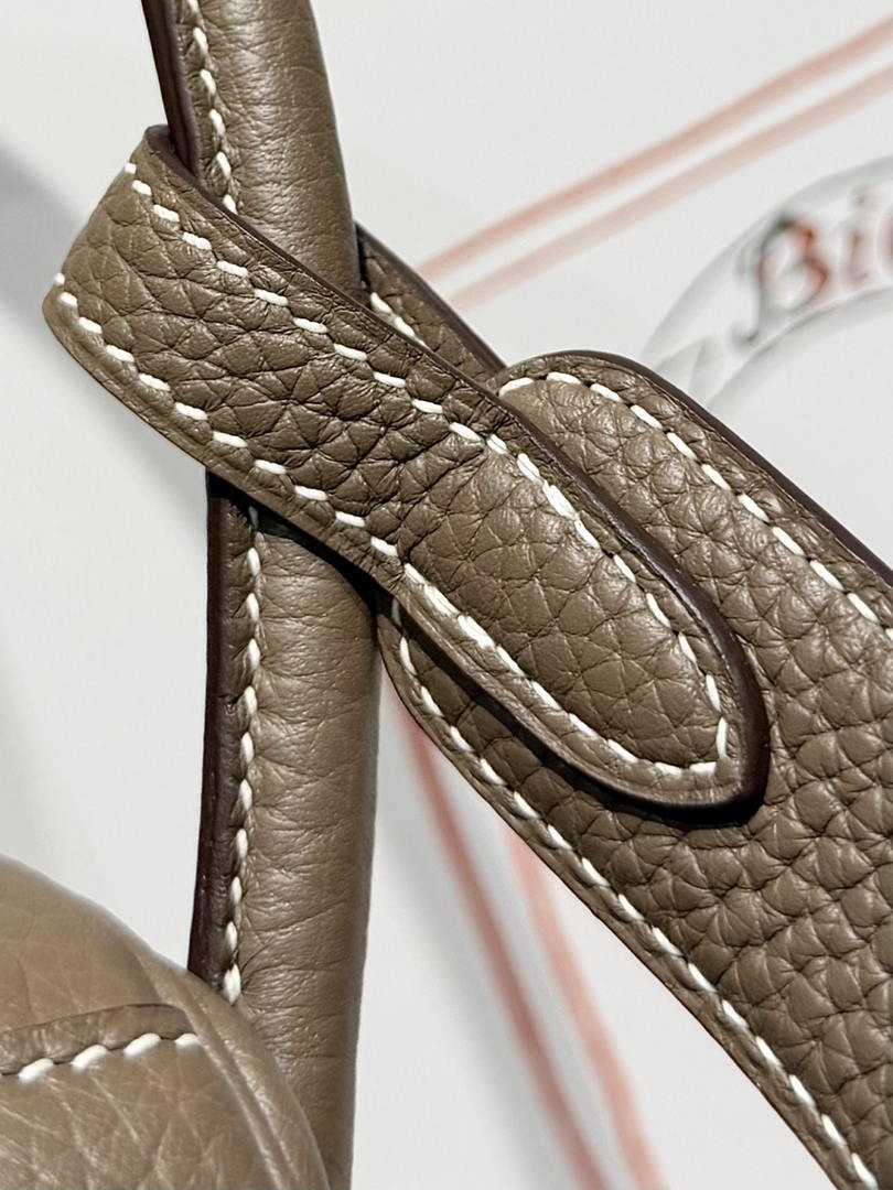 Hermes H073428 Lindy 26 Clemence TC Bag H232003