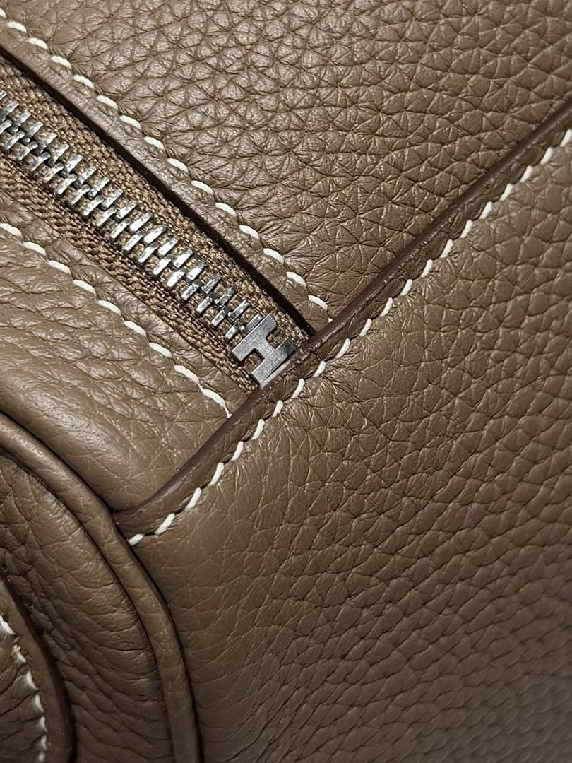 Hermes H073428 Lindy 26 Clemence TC Bag H232003