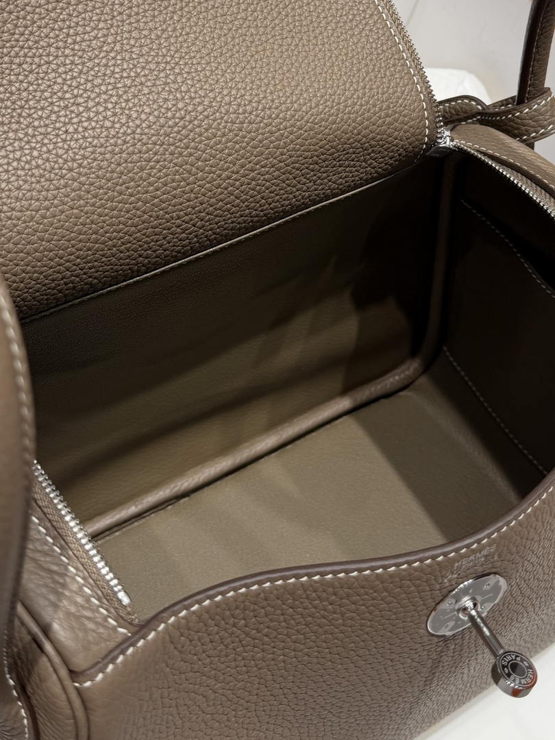 Hermes H073428 Lindy 26 Clemence TC Bag H232003