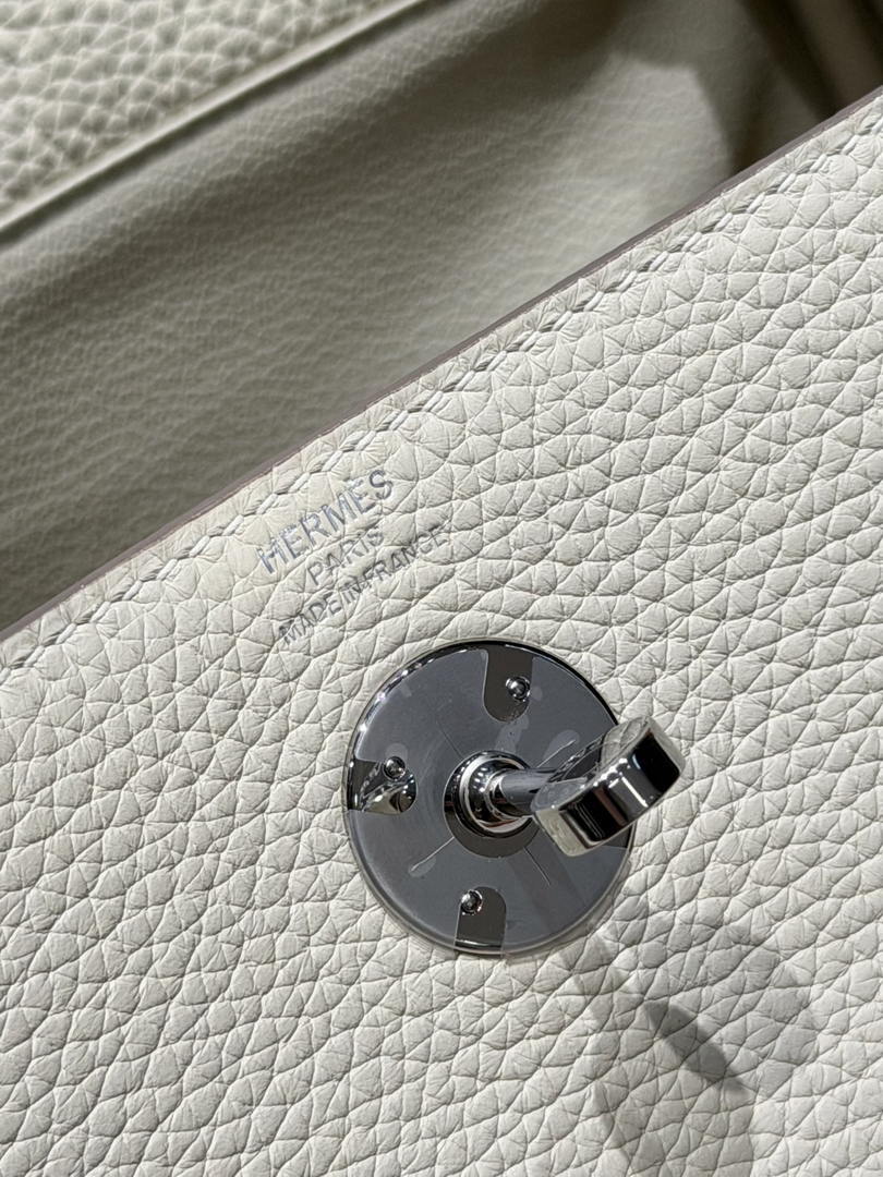 Hermes H073428 Lindy 26 Clemence TC Bag H232004