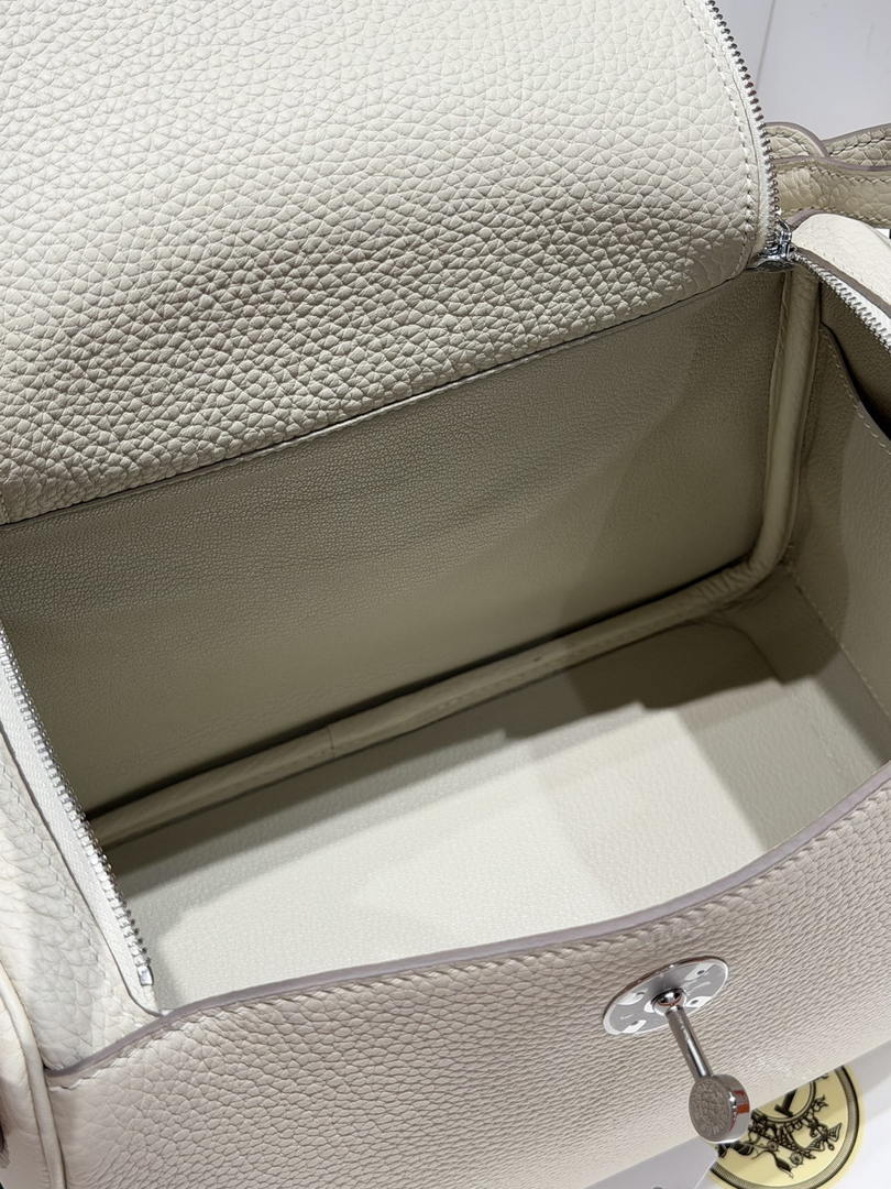 Hermes H073428 Lindy 26 Clemence TC Bag H232004