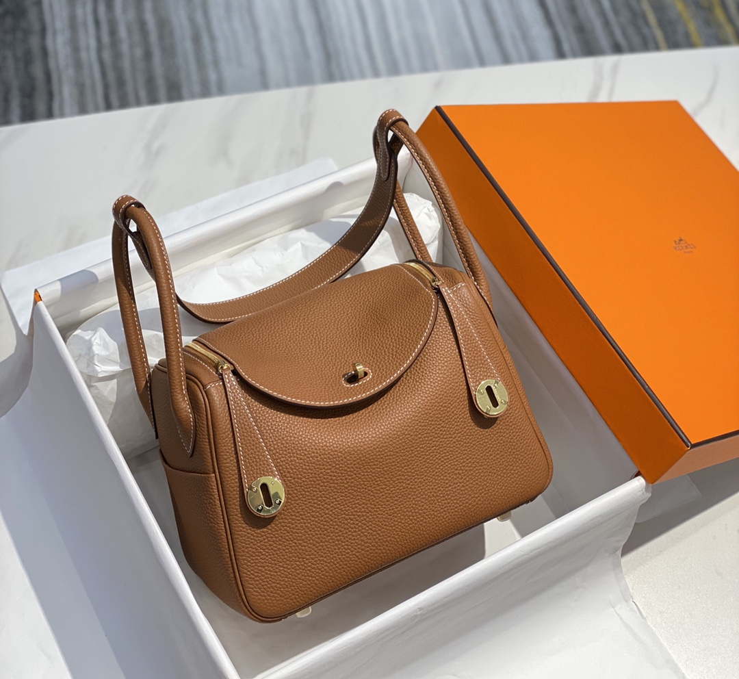 Hermes H073428 Lindy Bag 26 30 H231938 - 26 cm: 26 x 18 x 14 cm / Gold - View 1