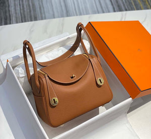 Hermes H073428 Lindy Bag 26 30 H231938 - 26 cm: 26 x 18 x 14 cm / Gold - View 1