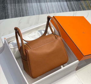 Hermes H073428 Lindy Bag 26 30 H231938 - 26 cm: 26 x 18 x 14 cm / Gold - View 2
