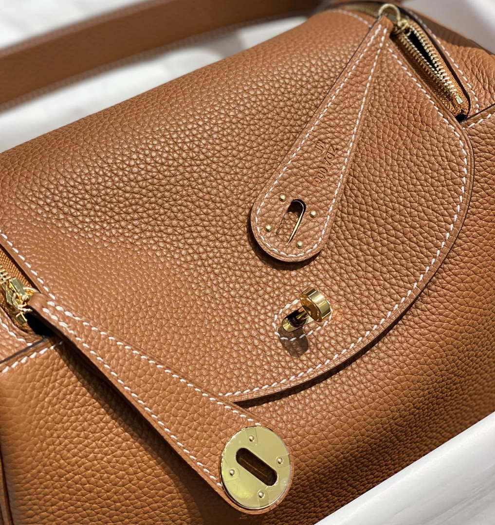 Hermes H073428 Lindy Bag 26 30 H231938 - 26 cm: 26 x 18 x 14 cm / Gold - View 6