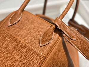 Hermes H073428 Lindy Bag 26 30 H231938 - 26 cm: 26 x 18 x 14 cm / Gold - View 7