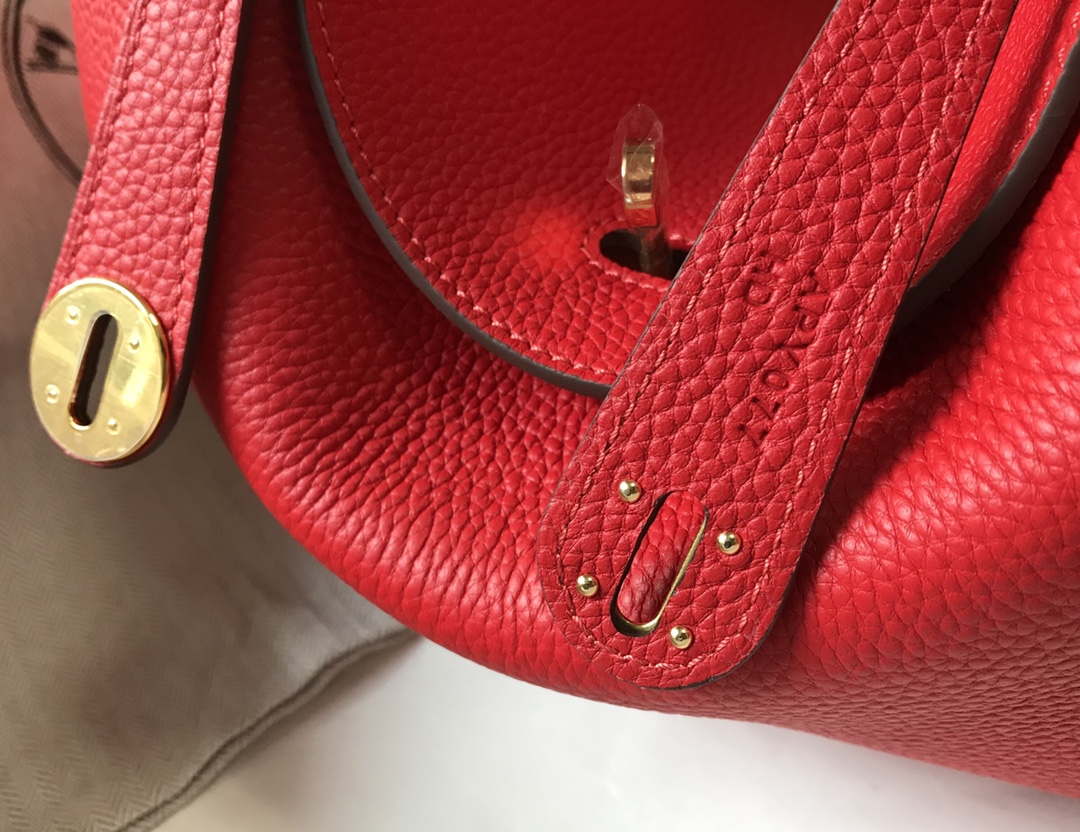 Hermes H073428 Lindy Bag 26 30 H231939 - 26 cm: 26 x 18 x 14 cm / Gold - View 5