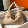 Hermes H073428 Lindy Bag 26 30 H231940 - 26 cm: 26 x 18 x 14 cm / Gold - View 1