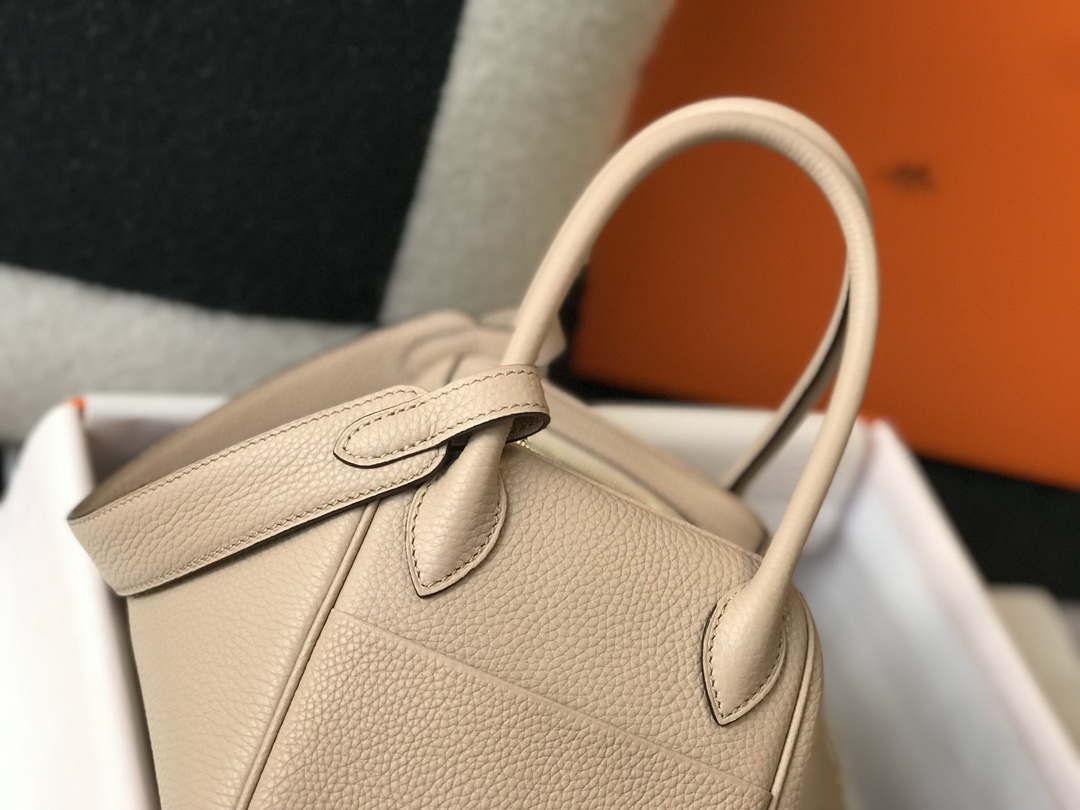 Hermes H073428 Lindy Bag 26 30 H231940 - 26 cm: 26 x 18 x 14 cm / Gold - View 5