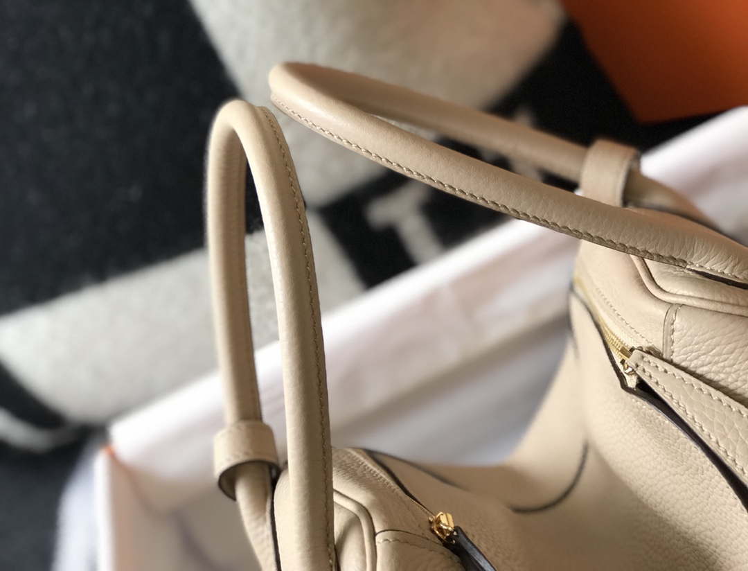 Hermes H073428 Lindy Bag 26 30 H231940