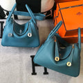 Hermes H073428 Lindy Bag 26 30 H231941 - 26 cm: 26 x 18 x 14 cm / Gold - View 1