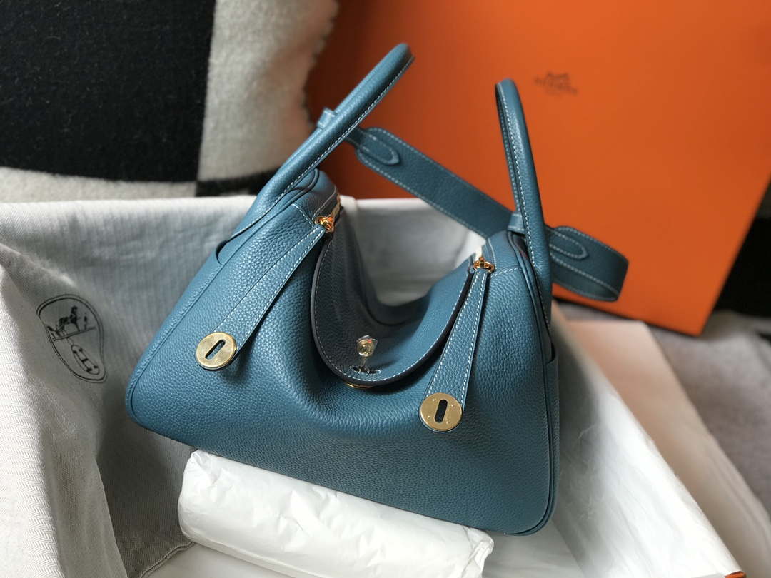 Hermes H073428 Lindy Bag 26 30 H231941 - 26 cm: 26 x 18 x 14 cm / Gold - View 2