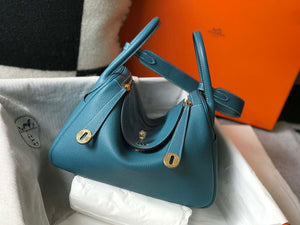 Hermes H073428 Lindy Bag 26 30 H231941 - 26 cm: 26 x 18 x 14 cm / Gold - View 2