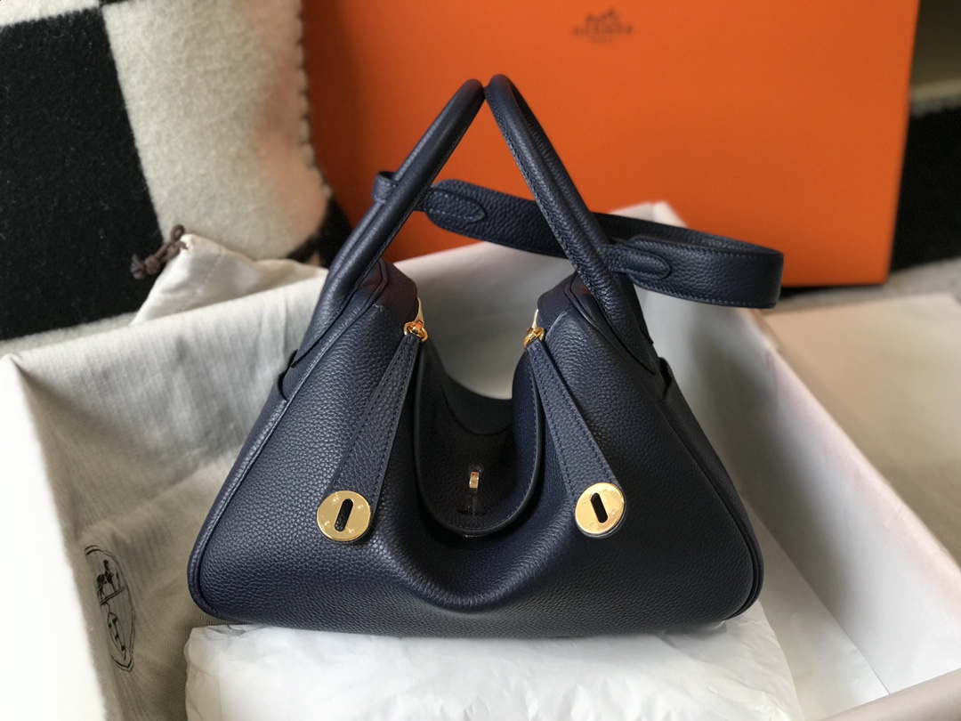 Hermes H073428 Lindy Bag 26 30 H231942 - 26 cm: 26 x 18 x 14 cm / Gold - View 1