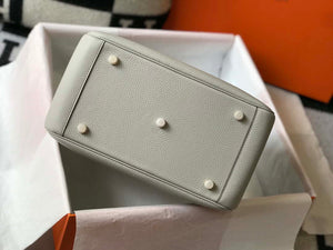 Hermes H073428 Lindy Bag 26 30 H231943 - 26 cm: 26 x 18 x 14 cm / Gold - View 4