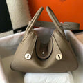Hermes H073428 Lindy Bag 26 30 H231944 - 26 cm: 26 x 18 x 14 cm / Gold - View 1