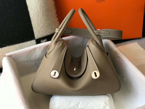 Hermes H073428 Lindy Bag 26 30 H231944 - 26 cm: 26 x 18 x 14 cm / Gold - View 1