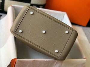 Hermes H073428 Lindy Bag 26 30 H231944 - 26 cm: 26 x 18 x 14 cm / Gold - View 4
