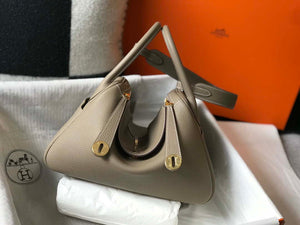 Hermes H073428 Lindy Bag 26 30 H231945 - 26 cm: 26 x 18 x 14 cm / Gold - View 1