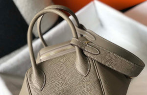 Hermes H073428 Lindy Bag 26 30 H231945 - 26 cm: 26 x 18 x 14 cm / Gold - View 5