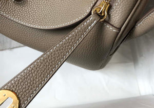 Hermes H073428 Lindy Bag 26 30 H231945 - 26 cm: 26 x 18 x 14 cm / Gold - View 6