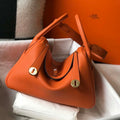 Hermes H073428 Lindy Bag 26 30 H231946 - 26 cm: 26 x 18 x 14 cm / Gold - View 1