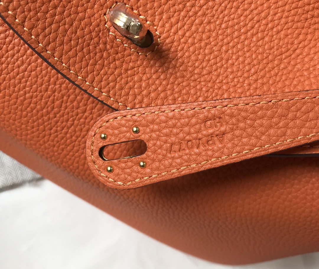 Hermes H073428 Lindy Bag 26 30 H231946