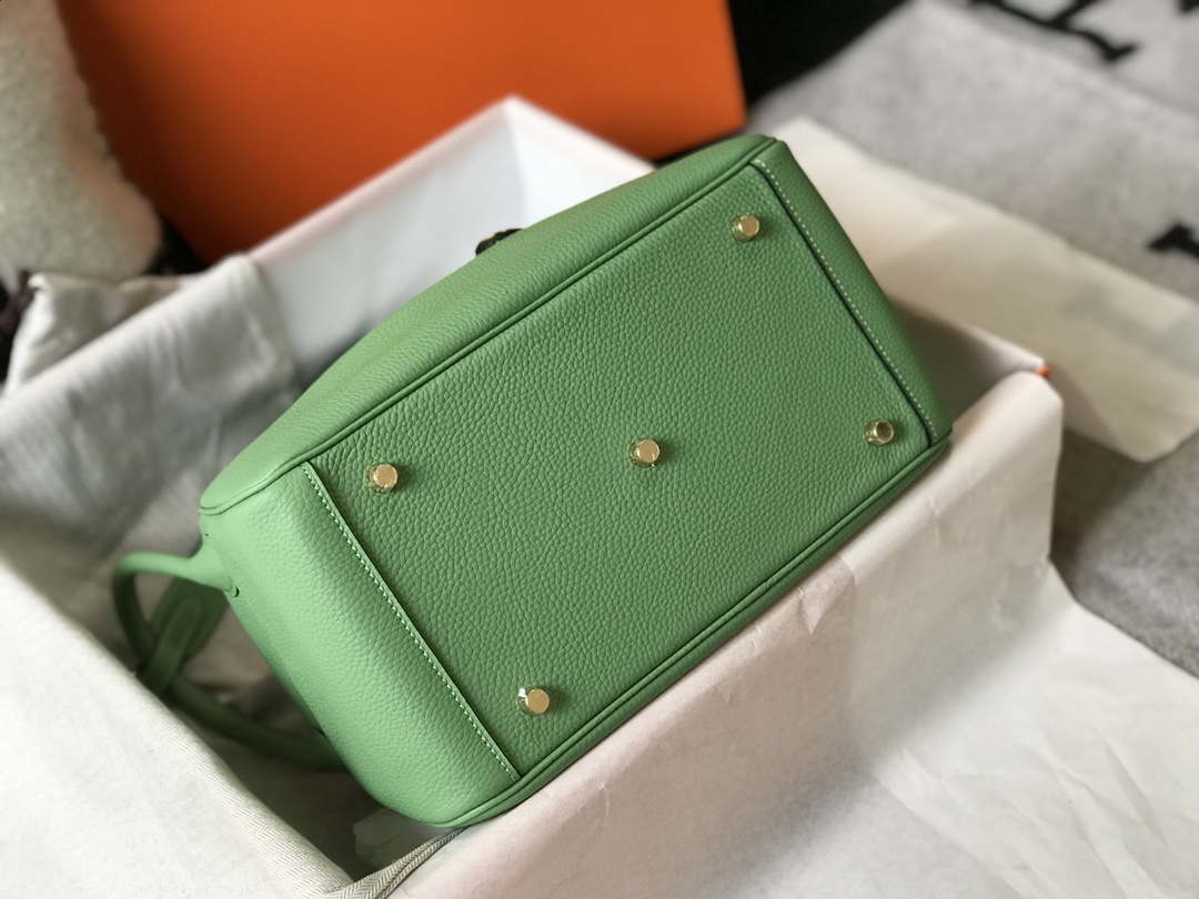 Hermes H073428 Lindy Bag 26 30 H231947 - 26 cm: 26 x 18 x 14 cm / Gold - View 5