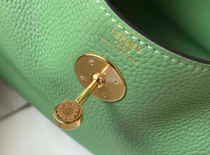 Hermes H073428 Lindy Bag 26 30 H231947 - 26 cm: 26 x 18 x 14 cm / Gold - View 7